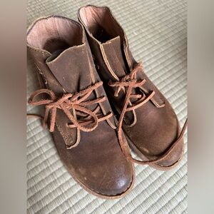 Women’s 8/39 BORN Brown Leather Lace-Up Boots